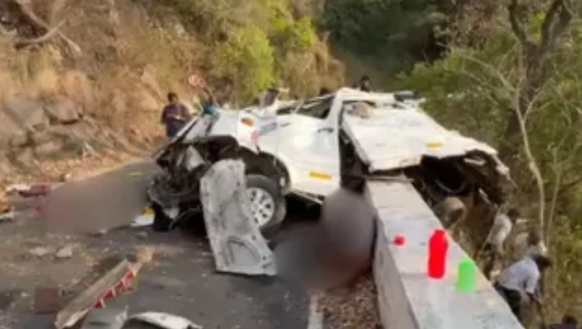 PM Offers Condolences After Tourist Van Fell in Ditch