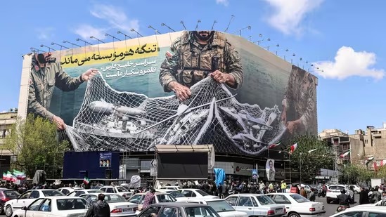 Iran Plans $1 Oil Transit Fee in Strait of Hormuz, Sparks Global Trade Concerns