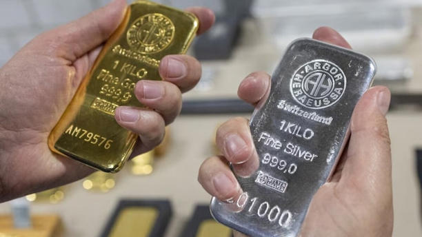 Gold Slips as Inflation Jitters; Iran Tensions Cloud Fed Outlook