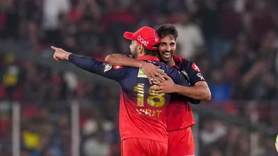 Virat Kohli Hails Bhuvneshwar Kumar Nearing Rare IPL Milestone