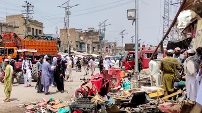 Rickshaw Bomb Blast in Pakistan Kills Nine, Injures Dozens