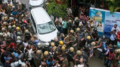 8 Held for Attack on ED Officials Near Vijayan Residence