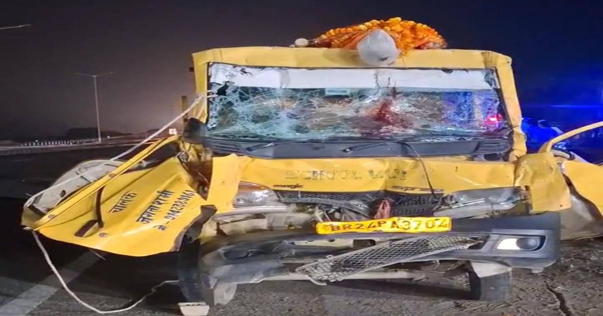 Varanasi Road Accident: Magic Vehicle Carrying Body Rams Truck