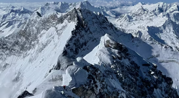 US Climber Tyler Andrews Shatters Everest Speed Record with Sub-10-Hour Summit