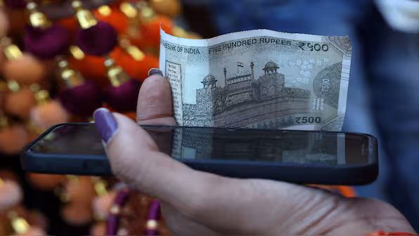 Rupee Hits Record Low; Gold Slides Rs 600