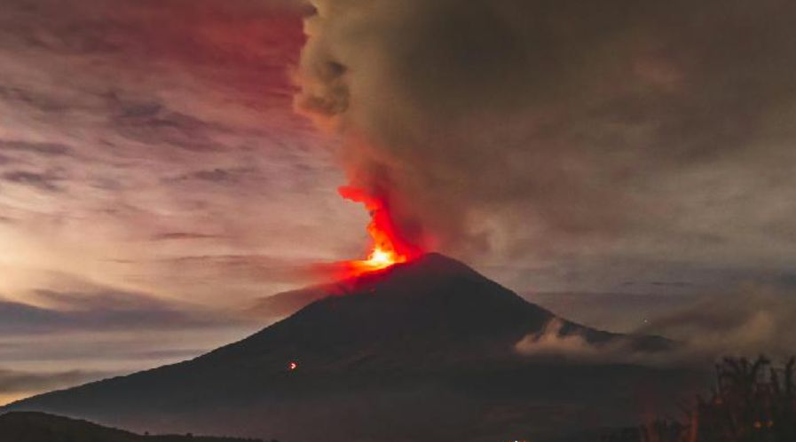 Mayon Volcano Erupts in Philippines, 30000 Families Affected