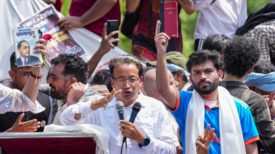 Sonam Wangchuk, Dipankar Bhattacharya join CJP protest at Jantar Mantar, Delhi Police detain six people