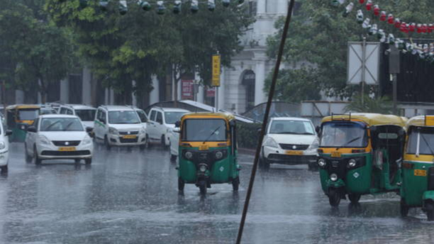 IMD predicts rain and thunderstorm in Delhi; Yellow alert issued in Himachal