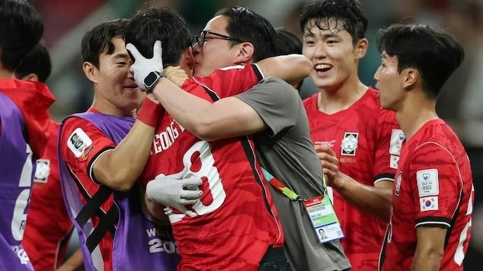 Hwang In-beom inspires South Korea comeback win over Czechia