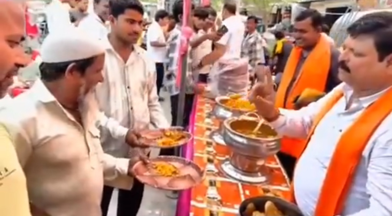 Video sparks row after elderly man allegedly pressured in Siddharth Nagar during dood distribution