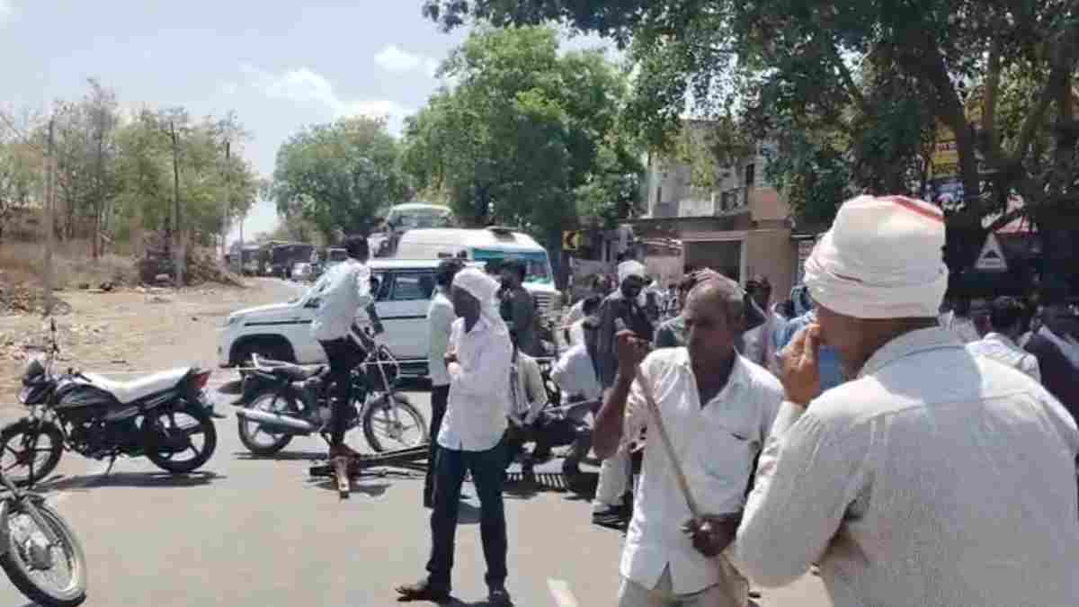 Farmers block highway in Khargone over Water supply demand