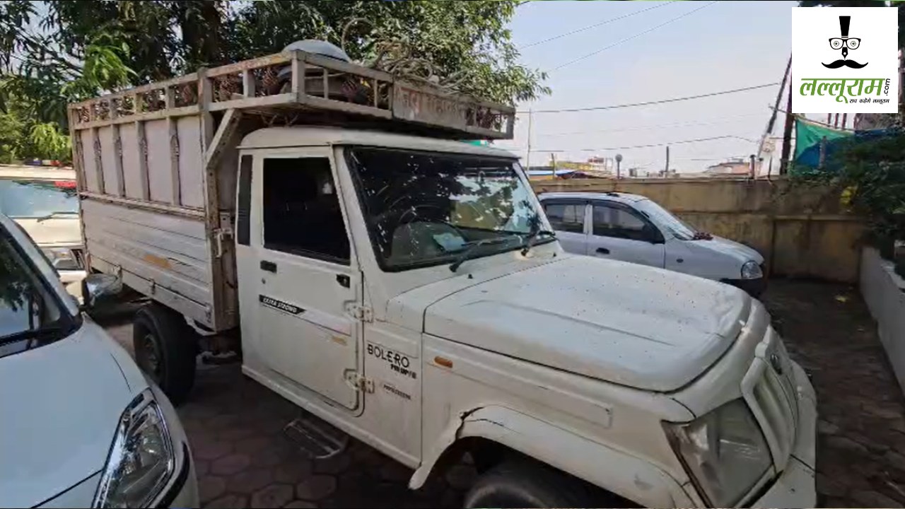 Workers-Laden pickup overturns, 19 injured, one in critical condition