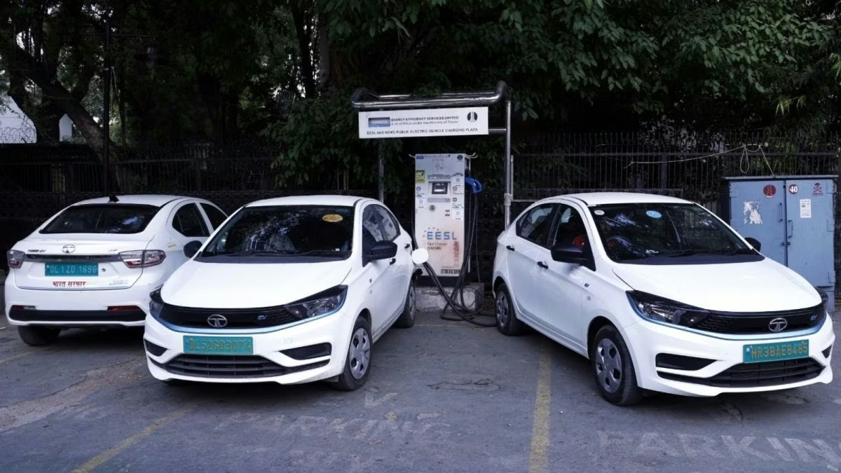 Delhi denies hybrid tax relief, bans petrol bikes from April 2028