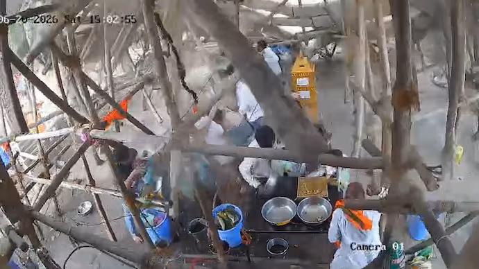 6 dead and 40 trapped as under construction roof collapses at Maharashtra Temple