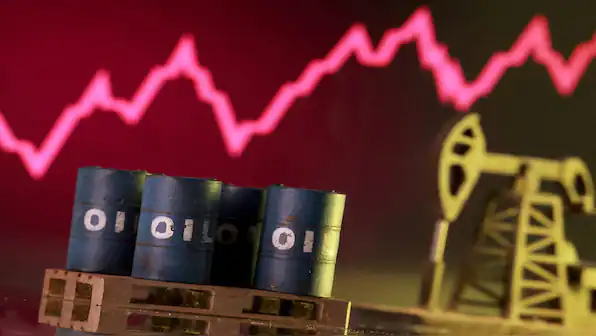 Oil prices drop by $1 amidst dim hopes for a war resolution