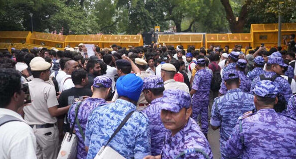 ‘Will end fast today if’: Wangchuk as thousands gather at Jantar Mantar for CJP Protest