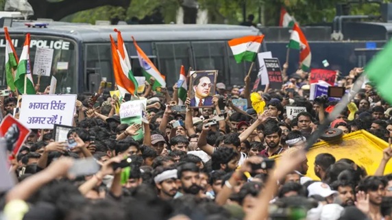 CJP resumes Jantar Mantar protest a day after police crackdown on protesters during Parliament march