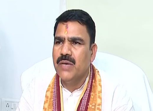 Congress committee protests over alleged ‘errors’ in textbooks; Demands Nityanand Gond’ ouster