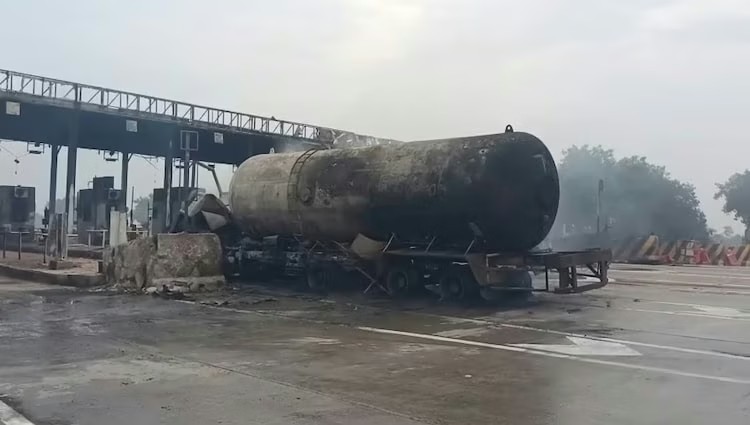 Four killed as LPG tanker explodes at Uttar Pradesh toll plaza
