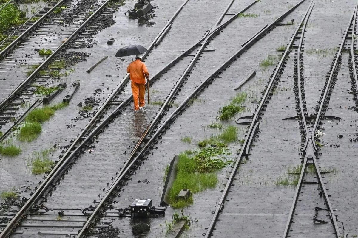 Mumbai shuts schools, colleges as IMD issues orange alert