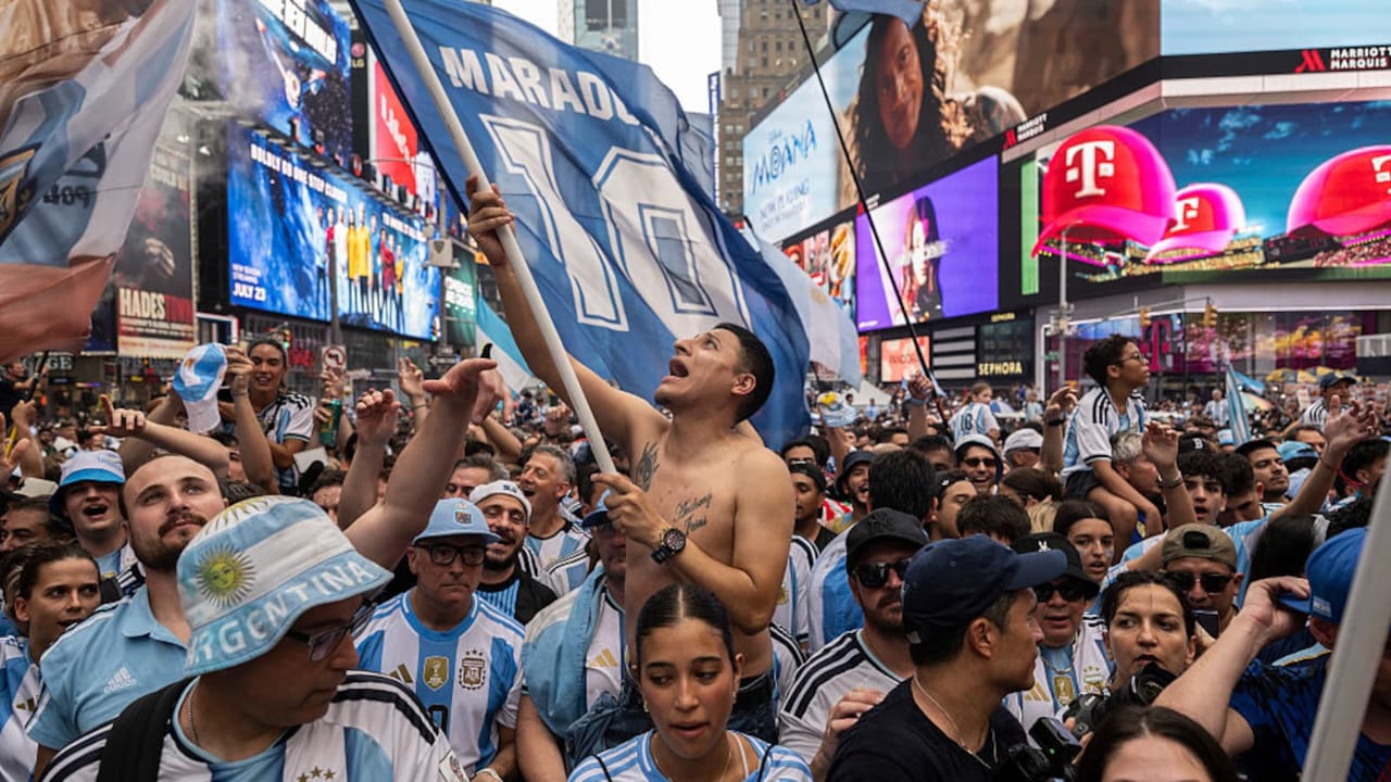 Argentina fans take over Times Square ahead of FIFA World Cup Final
