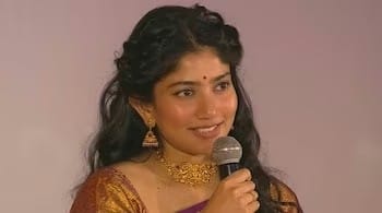 Sai Pallavi stuns at Ramayana event as Nitesh Tiwari praises cast