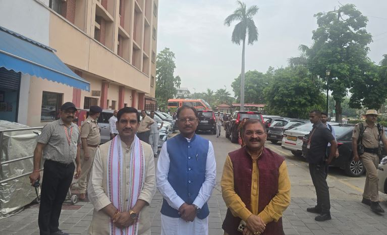 Chhattisgarh CM Vishnu Deo Sai pushes key railway projects in meeting with Ashwini Vaishnaw