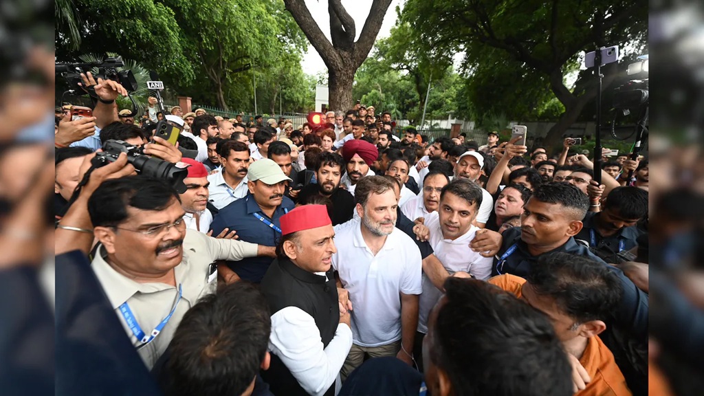 Akhilesh Yadav demands PM Modi’s statement on police action against CJP protesters