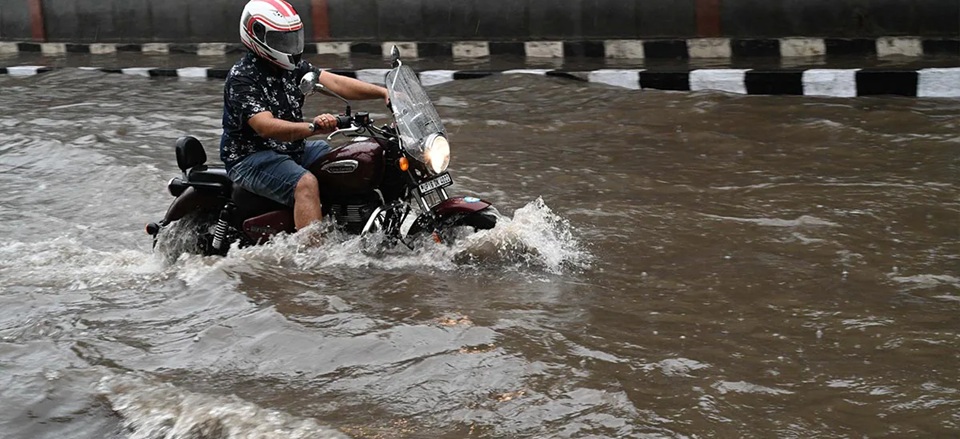 Monsoon havoc continues : Maharashtra death toll reaches 10, Delhi-NCR reels under flooding