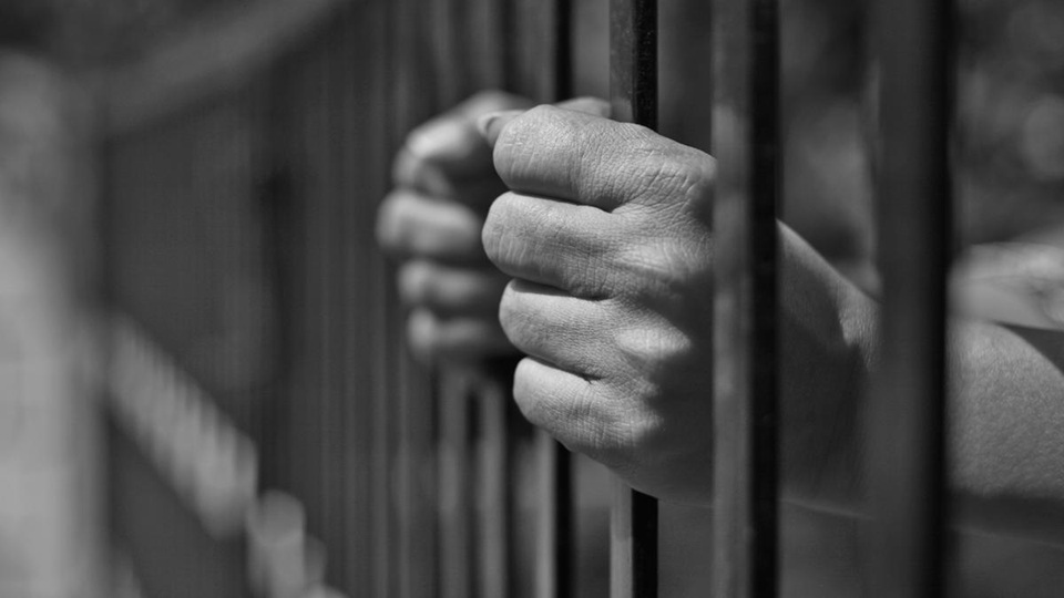Sri Lanka prison riot: 25 dead, 100 injured as rival inmate gangs clash at Negombo jail