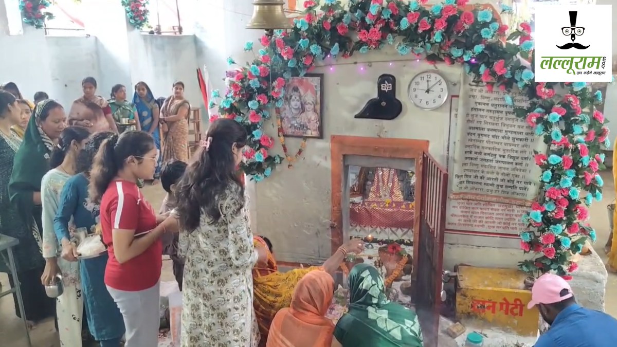 Dhamtari’s Ancient Nag Temple Draws Devotees on Nag Panchami