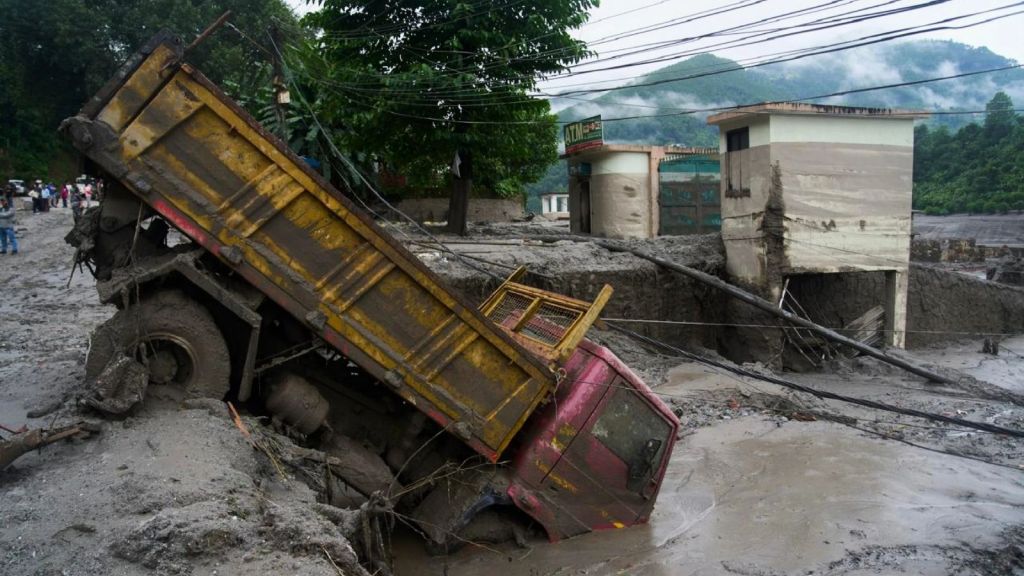 Nepal flash floods: Death toll rises to 469; Fresh flood risk looms as Khatmandu declines foreign rescue teams