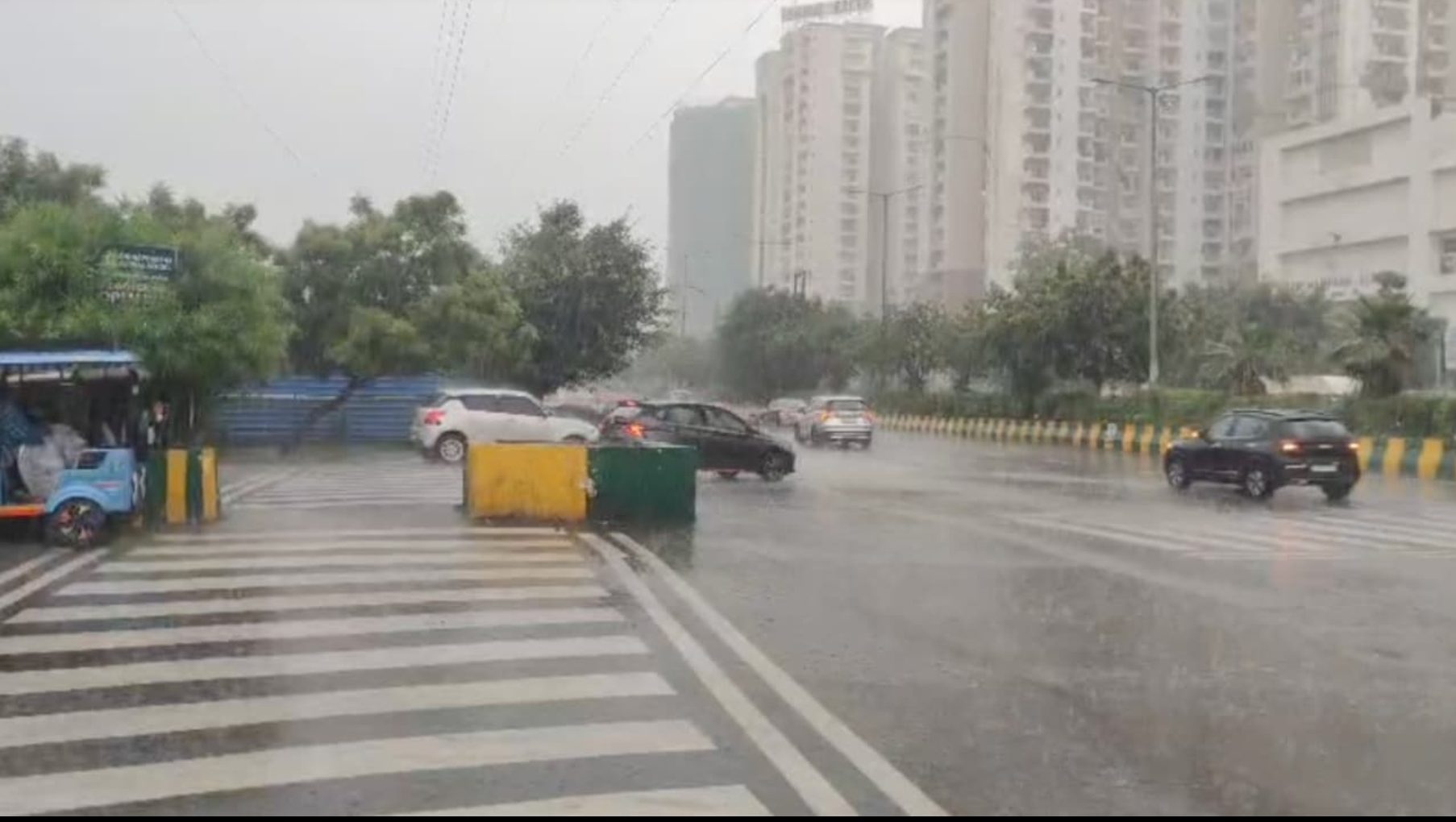 Delhi witnesses heavy rainfall; IMD issues red and orange alerts for several districts