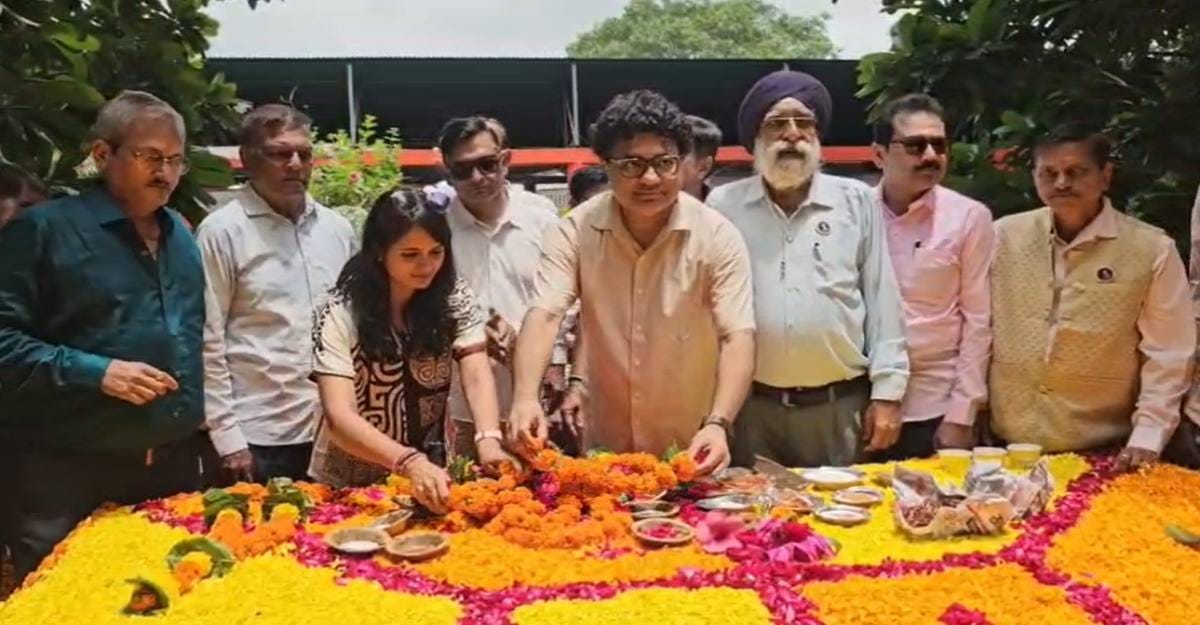 Madhya Pradesh: Fans celebrate Kishore Kumar’s birth anniversary at his hometown Khandwa