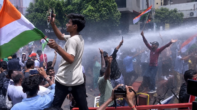 Patna students clash with police during protest over BPSC Exam, TRE-4 demands