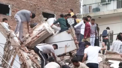Building collapse in Satya Niketan