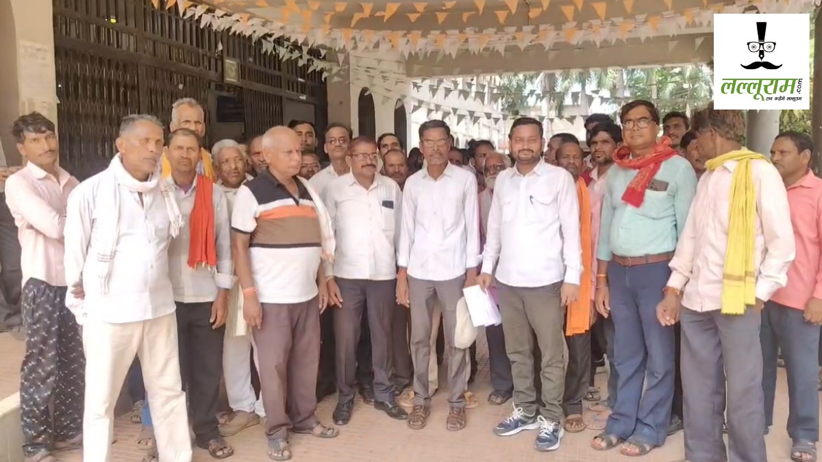 Dhamtari villagers allege Rs 15,000 bribe demand from PM Awas Yojana Beneficiaries