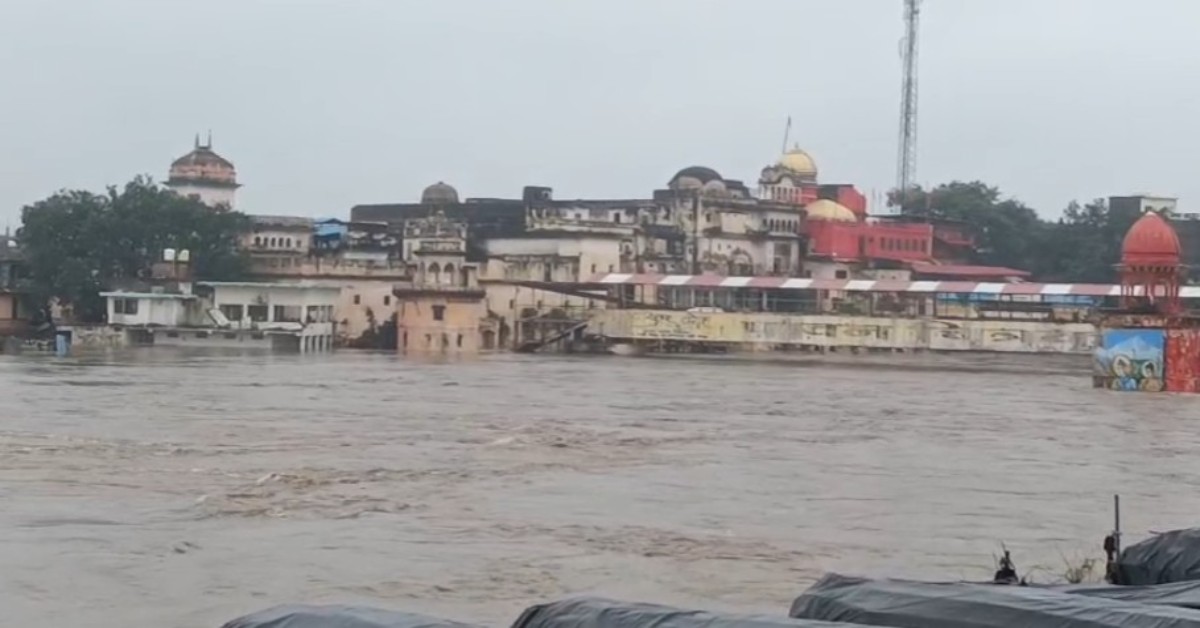 Heavy Rain triggers flood alert as Mandakini River rises in Chitrakoot