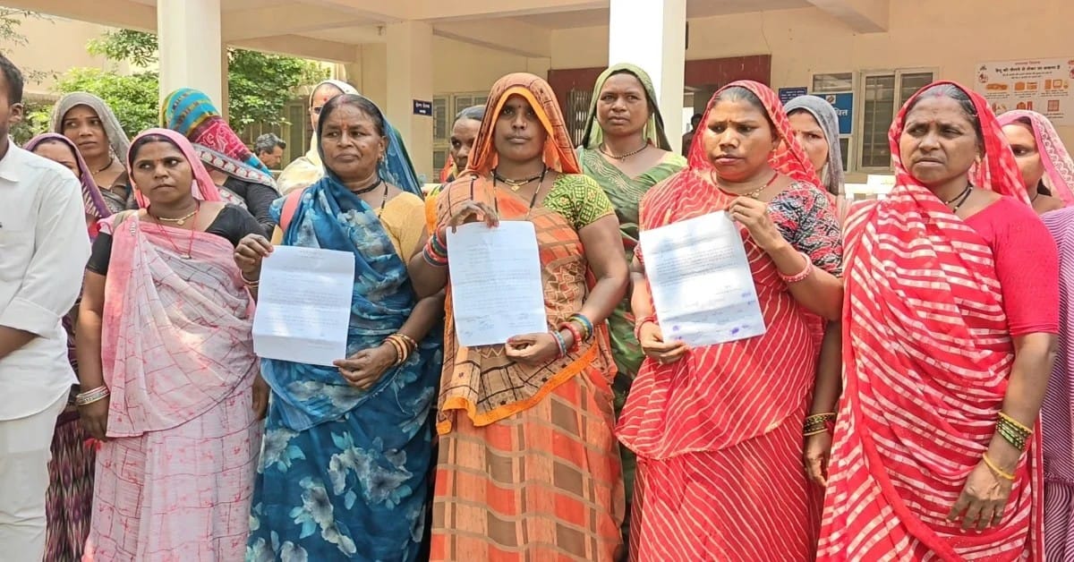 Narmadapuram Women protest against illegal liquor and gambling, threaten Bhopal March