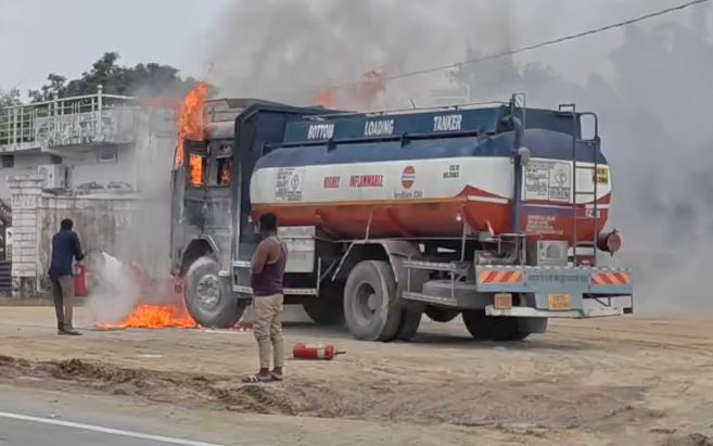Loaded Petrol-Diesel tanker catches fire on Korba-Ambikapur Highway, no casualties reported