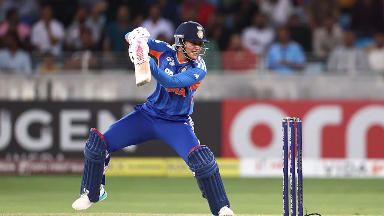 Smriti Mandhana hits 59 as India lose two quick wickets in Asia Cup Final