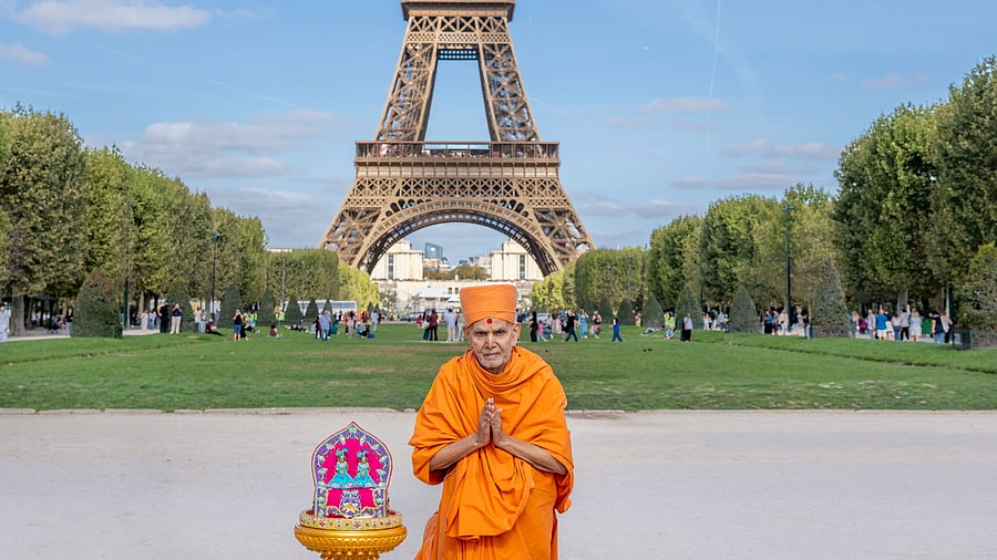 Eiffel Tower staff strike over alleged treatment of female employees
