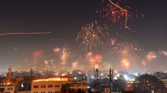 SC rules out blanket ban on firecrackers, says maintain balance between religious sentiments and health