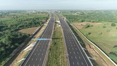 Woman, five-Year old son killed after windsor EV rams parked truck on Vadodara Expressway