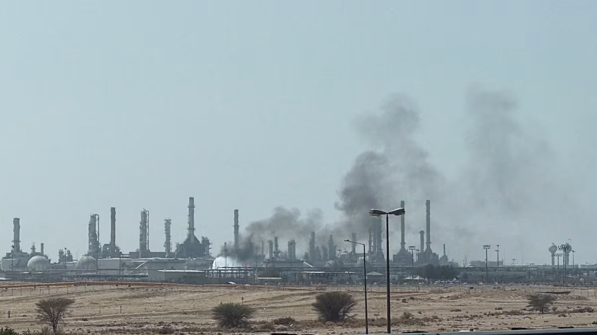 Oil Prices fall after Saudi Aramco surprises Asian market with Crude price cut