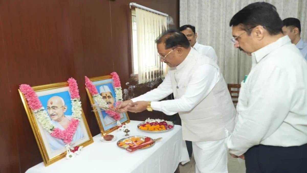Chhattisgarh CM Vishnu Deo Sai pays tribute to Gandhi, Shastri on Jayanti