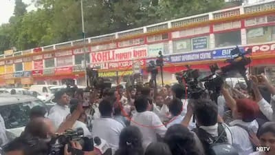 Pro-Modi slogans trigger clash during Opposition protest over SIR in Delhi
