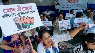 BJP Mahila Morcha protests against Rahul Gandhi outside Assam Congress Headquarters