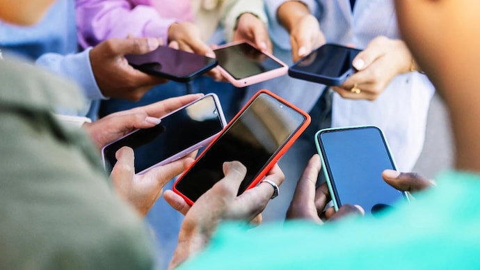 Centre mandates caller name displaying from November 1; Telecom operators issued notice